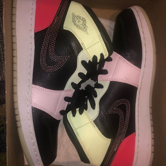 Jordan Shoes - Air Jordan 1 Mid SE